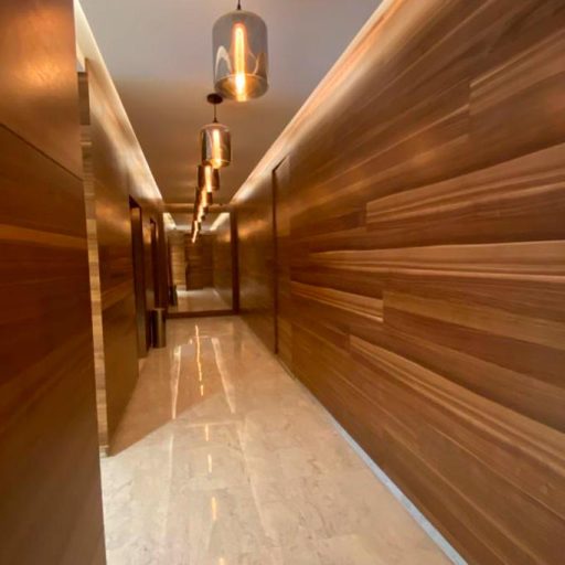 Enchapado-de-madera-para-pasillos